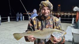 A días del invierno, el frío llegó para quedarse y castigó a los aficionados este fin de semana