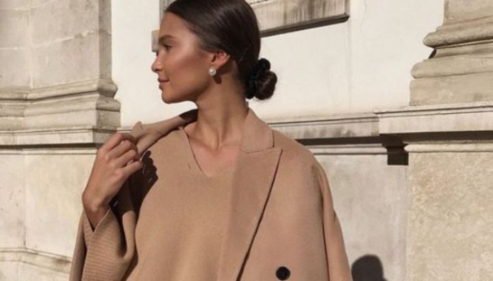 Tapado camel: los looks más fáciles y minimalistas con esta prenda comodín