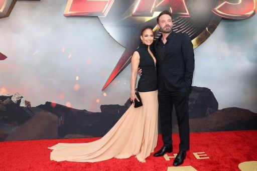 Jennifer Lopez y Ben Affleck en el estreno de "Flash", en Los Ángeles.