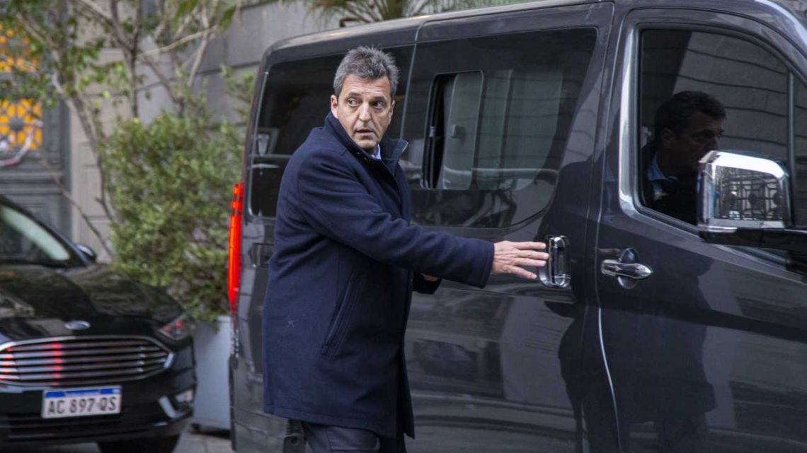 Los pasos perdidos de Massa: en plena expectativa por el cierre de listas, estuvo en el Senado, cerca de Cristina Kirchner