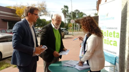 Elecciones 2023: capacitan a la ciudadanía sobre cómo usar la boleta única en Córdoba
