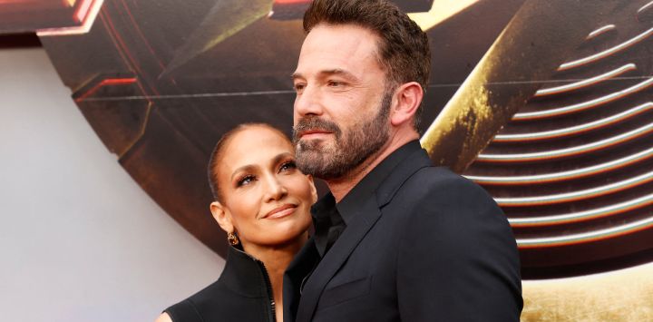 Los actores estadounidenses Jennifer Lopez y Ben Affleck llegan al estreno mundial de "The Flash" en Ovation Hollywood en Hollywood, California.