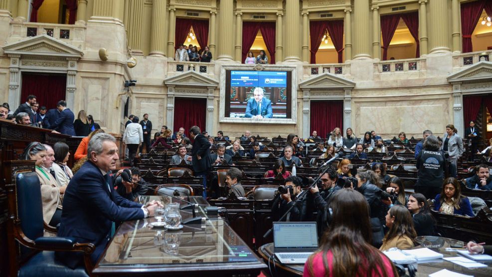Agustín Rossi presenta el informa de gestión de la Jefatura de Gabinete