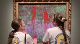 Dos activistas medioambientales vandalizaron un cuadro de Monet.