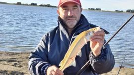 Un predio parquizado, ideal para disfrutar de un fin de semana a orillas de un ámbito muy rendidor.