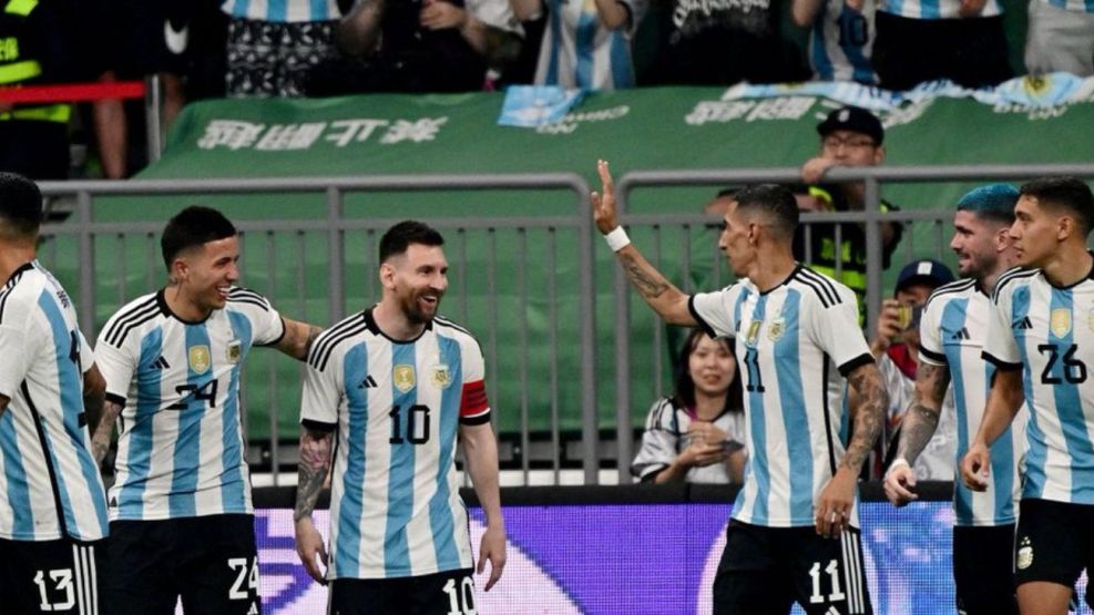 La Selección Argentina venció a Australia por 2-0 