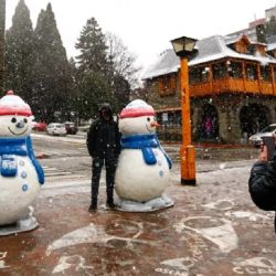 La nieve puede sorprender a los turistas en Bariloche.