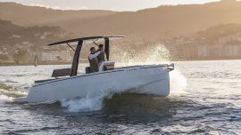 La Lasai 20 GL con motor eléctrico fueraborda de 30 kW.