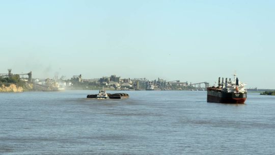 Remolcadores en puertos de Rosario