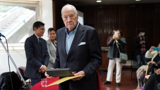 La universidad Nacional de Rosario le entregará el título de Doctor Honoris Causa al periodista Robert Cox