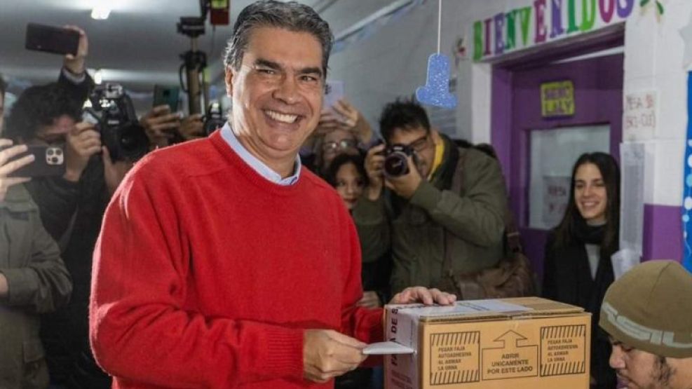 Jorge Capitanich, votando en Chaco.
