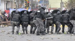 Disturbios frente a la legislatura en Jujuy