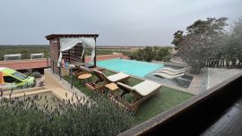 La Dorada, una estancia que recibe huéspedes en un ambiente muy moderno y brinda un servicio all inclusive.