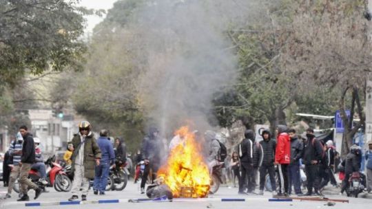 Protestas en Jujuy: el video viral de una detenida que se autogolpeó para denunciar violencia policial