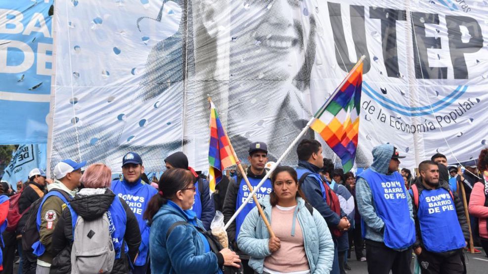 Marcha de gremios y organizaciones sociales a la casa de Jujuy