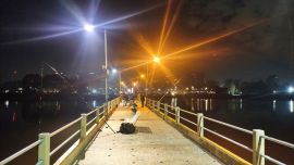 El frío no es impedimento para que los pescadores disfruten de noches a puro pique en los clubes porteños.