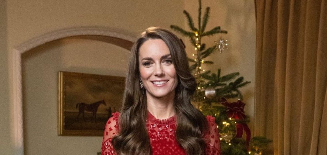 Kate Middleton en rojo escarlata y aros low cost para romper con lo clásico