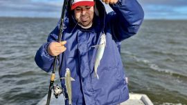 Los pescadores dicen que hay mucho pejerrey, aunque cambia el tamaño, dependiendo la zona donde realicemos los intentos.