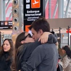 Roberto García Moritán y Pampita en el aeropuerto de Ezeiza | Foto:CEDOC