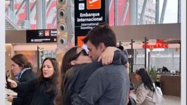 Roberto García Moritán y Pampita en el aeropuerto de Ezeiza