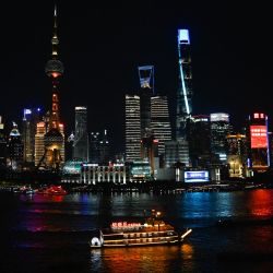 Vista general del Centro Financiero junto al río Huangpu, en el distrito de Lujiazui, en Shanghái. | Foto:PEDRO PARDO / AFP