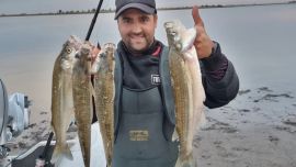 No solo de pesca embarcada se trata, hay muchos pescadores que prefieren la pesca de costa con óptimos resultados.