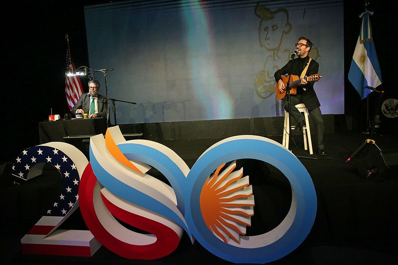 Festejo del día de la independencia en Embajada de Estados Unidos.