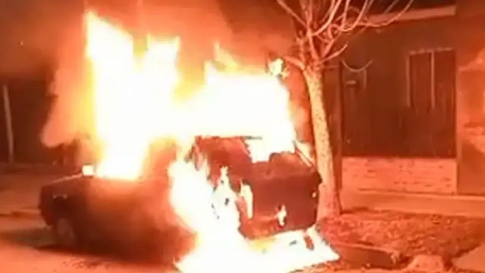 El auto de la pareja del denunciante de L-Gante fue incendiado.        