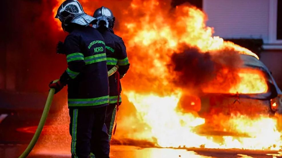 Francia: protestas, incendios y represión en la tercera noche de vandalismo por el asesinato de un adolescente en manos de la Policía