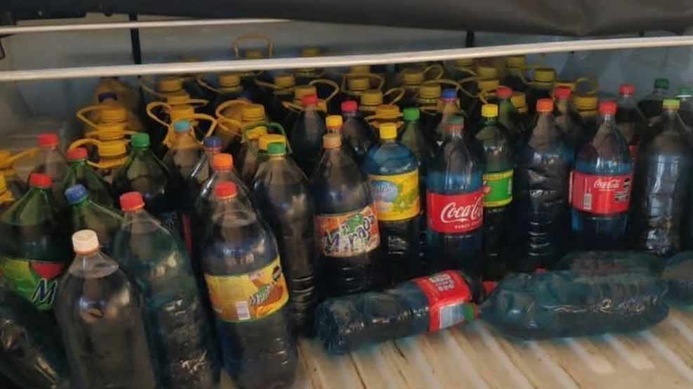Aduana secuestró una carga de 300 litros de combustible en botellas