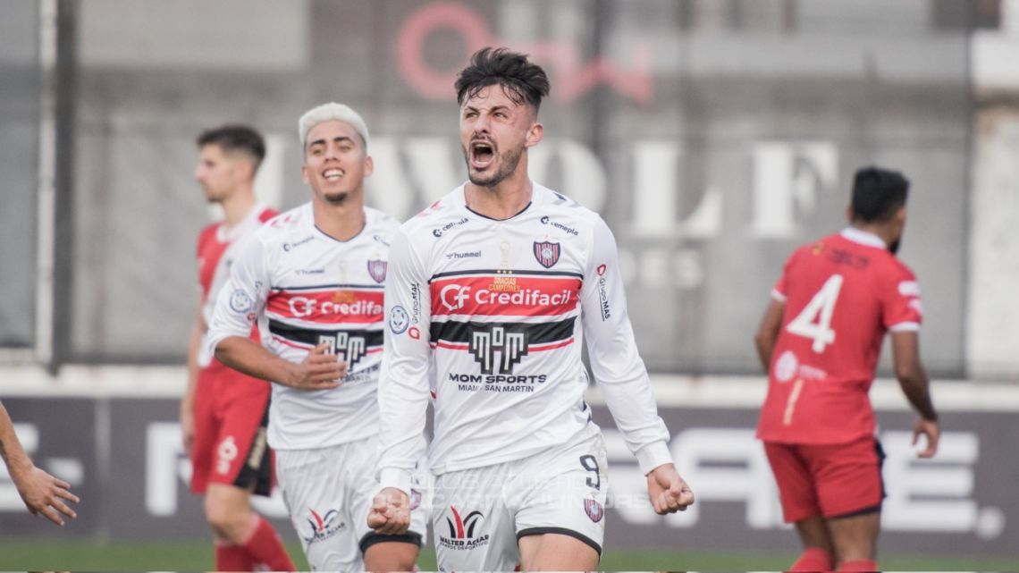Chacarita Juniors |  The incredible goal of Luciano Giménez