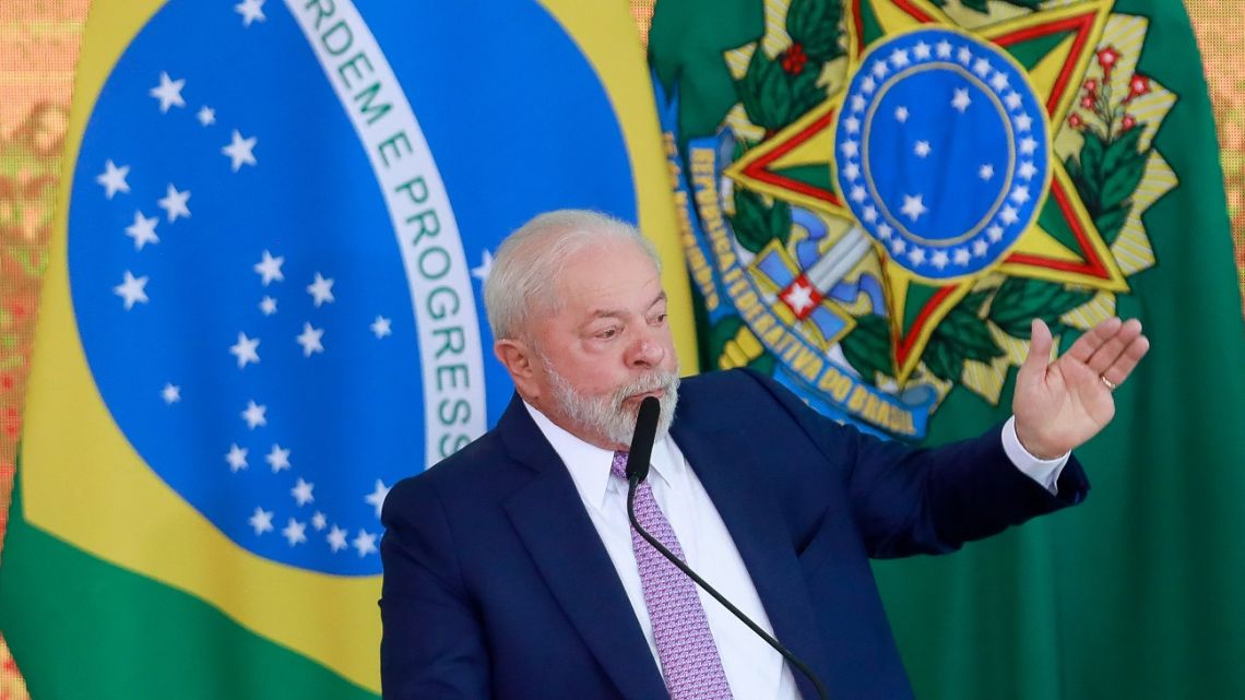 Lula deploys his negotiating skills to attract evangelicals