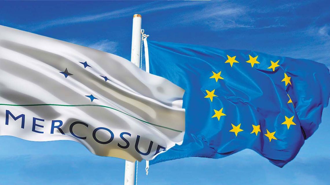 Mercosur and European Union flags.