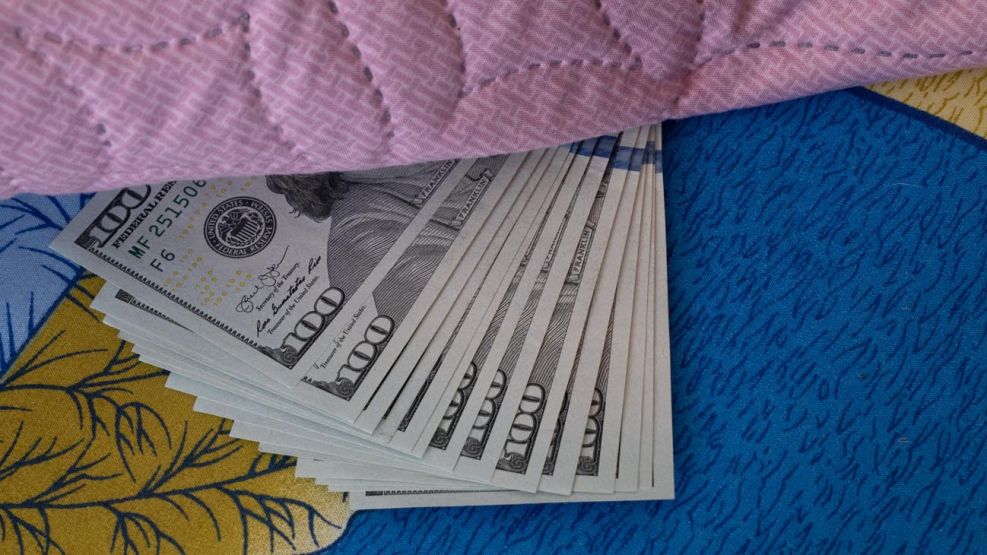 Dólares bajo el colchón