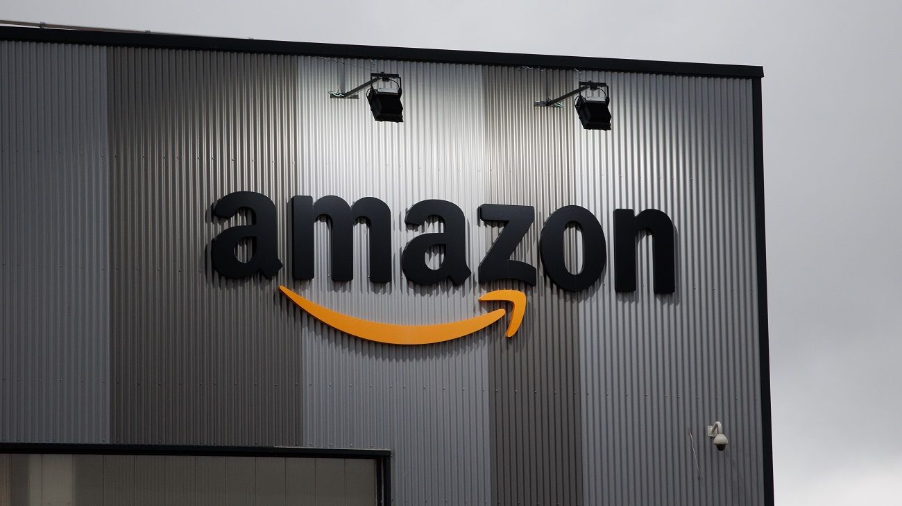 El gobierno de Biden exigiría a las empresas como Amazon que soliciten permiso antes de brindar servicios a compañías chinas. 