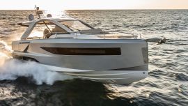 Jeanneau presentó su nuevo modelo de la línea DB Yachts. La propuesta de este day boat ágil y de espacioso exterior