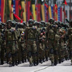 Militares participan en el ensayo del desfile cívico militar para conmemorar el 212 aniversario de la firma del Acta de Declaración de Independencia de Venezuela, en Caracas, Venezuela. | Foto:Xinhua/Marcos Salgado