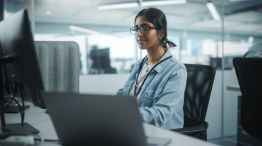 Desarrolladores de software.