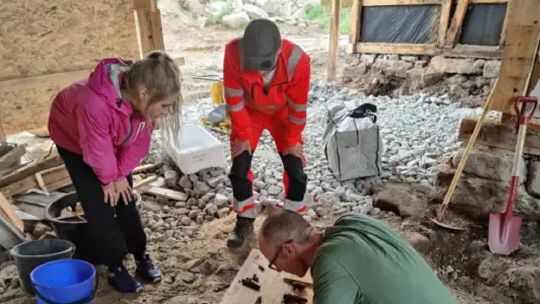 Incredible: a noruega family encontró una tumba vikinga enterrada en el fondo de su antigua casa