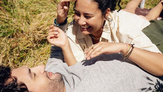 Encontrarse desde lo positivo: por qué ser bueno es irresistible al momento de buscar pareja