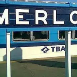 De lunes a sábados, el primero de los cuatro trenes sale de Merlo a las 03:28 horas.