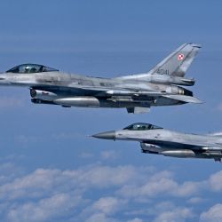 Cazas F-16 de la Fuerza Aérea Polaca participan en un ejercicio de la OTAN como parte de la misión de Vigilancia Aérea de la OTAN. | Foto:JOHN THYS / AFP