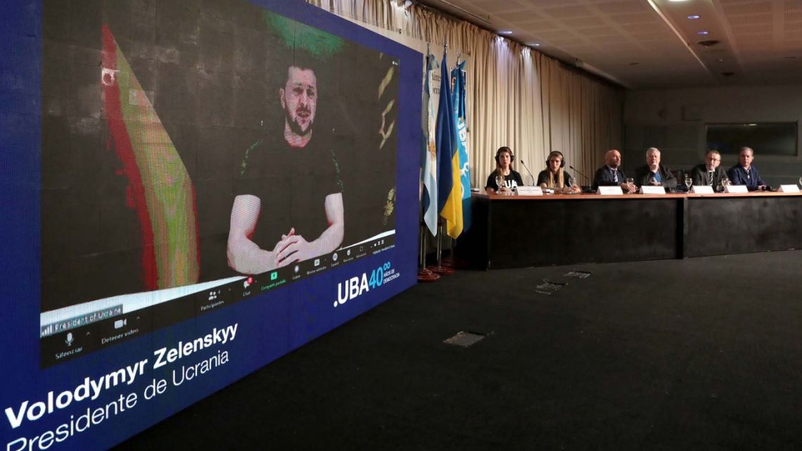 What were the questions that Volodimir Zelenski answered from the UBA students?