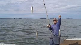 Tanto de orilla como embarcados, esta laguna del oeste bonaerense brinda muy buenas alternativas de pique.