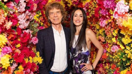 Mick jagger junto a su prometida