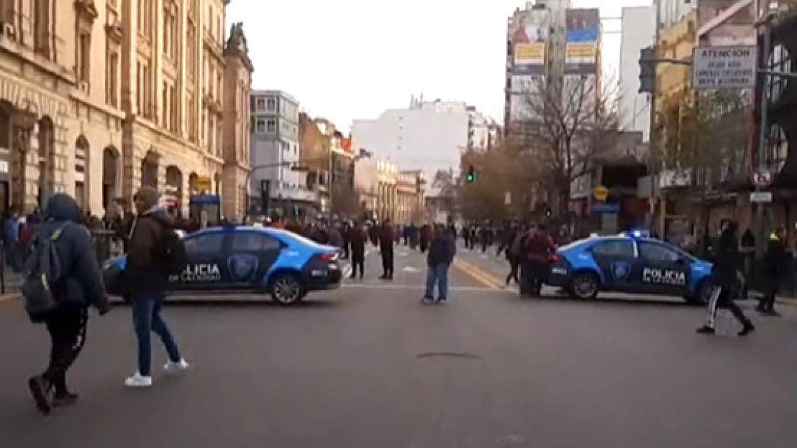 Paro de colectivos, trenes y corte parcial en Rivadavia y Pueyrredon