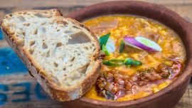 Gastronomía autóctona en el Patio de los Lecheros.