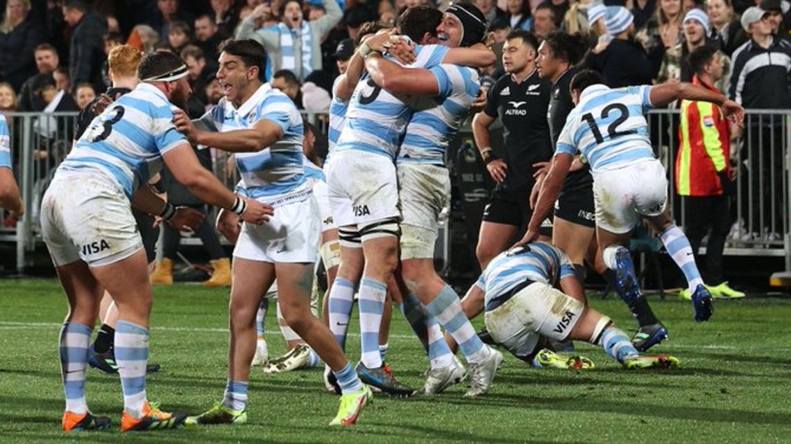 The Pumas face the All Blacks in the Rugby Championship game