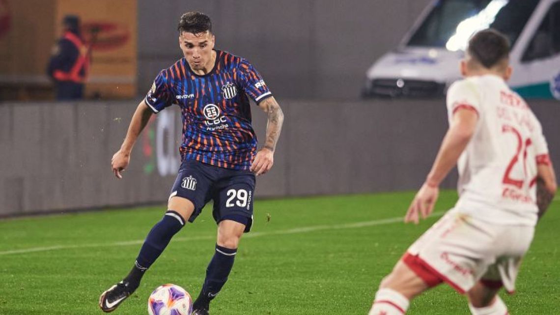 Talleres could not with Unión and left River one step away from the championship