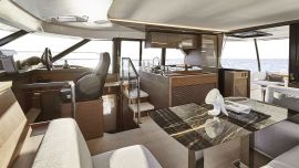 Impresionante el Prestige M48, un multicasco con flybridge del Grupo Bénéteau Prestige